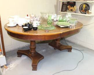 Beautiful Wood Pedestal Table