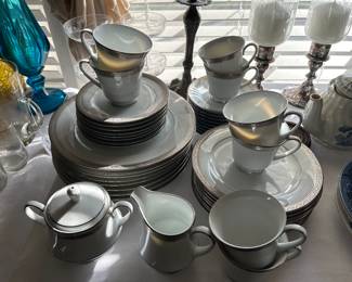 Noritake Crestwood Platinum