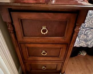 Small chest or nightstand 