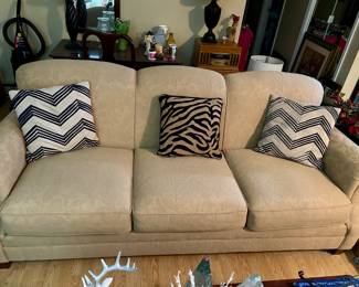 Nice neutral sofa in excellent condition 