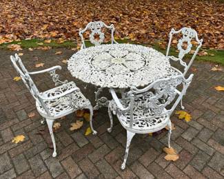 White Wrought Iron Table with 4 Chairs
