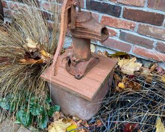 Rustic Cast Iron Hand Crank Water Pump