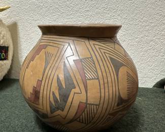 SamBe Hopi Pueblo Pottery Vase