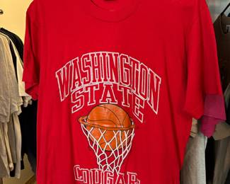 Washington State Cougars Basketball T-Shirt – Size Large