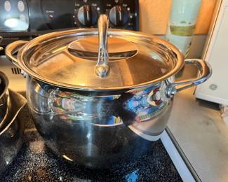 Kirkland Signature 8.5 QT Stock Pot