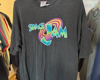 Q-TEES 1996 Space Jam Graphic T-Shirt – Size XL