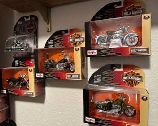 1962 Harley Davidson FLH DUO GLIDE 1:24 Die-Cast Replica, Assortment of 2010 Maisto Harley Davidson 1:18 Scale Die Cast Replicas