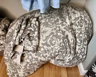 Comforter / Bedding Set