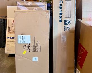 New in Box SORBUS
Clothing rack with 2 drawers -
PInk  and Caprihom White Fencing