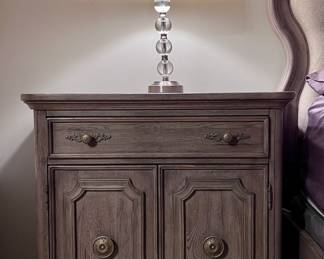 Pulaski Nightstand and Table Lamp