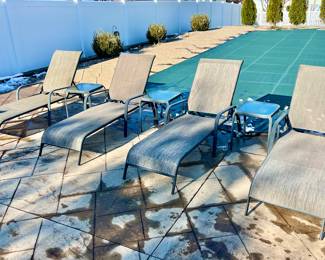 Outdoor Pool Loungers / Lounge Chairs