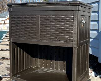 Suncast Rolling Ice Chest / Cooler