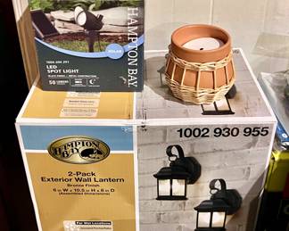 New in Box Landscaping Lights and Wall Lanterns Light Fixtures