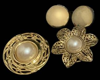 Gold Tone Scarf Clips Clip On Earrings