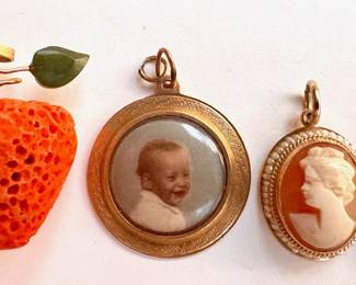 4 Vintage Pendants: 14K Gold Cameo, 14K Gold Locket, 14K Gold Baby Portrait & Strawberry With 750 Gold Hook
Lot #: 14