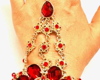 3 New Bracelet Ring Hand Jewelry
Lot #: 100