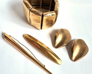 Vintage Gold Tone Chunky Bracelet, 2 Long Pins & Clip-On Earrings
Lot #: 110