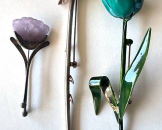 3 Vintage Flower Pins
Lot #: 92