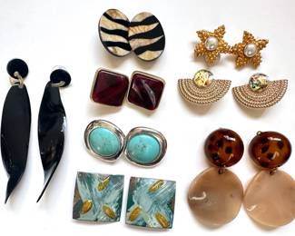 8 Vintage Clip-On Earrings, Mostly Clip-Ons
Lot #: 56