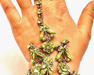 3 New Bracelet Ring Hand Jewelry
Lot #: 99