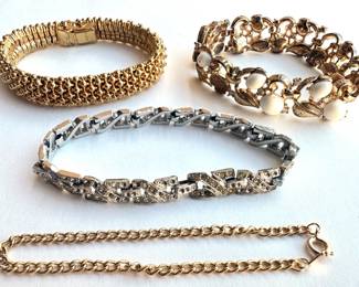 4 Vintage Bracelets By Trifari, Ciner, Ledo & More
Lot #: 70