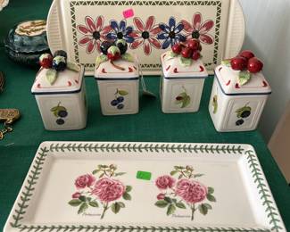 Villeroy & Bock Small Canisters,  2 Small Serving Trays,