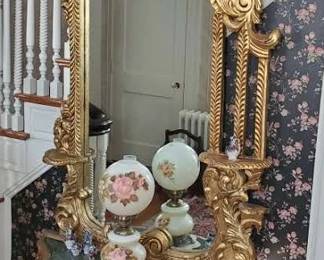 Beautiful Hall or Pier mirror with gilt frame and Table