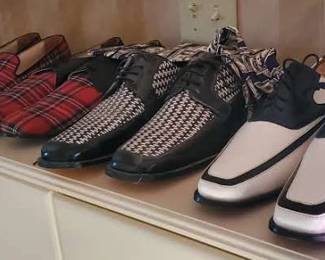 Lots and lots of very cool vintage men's shoes