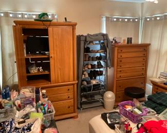 NICE BEDROOM FURNITURE 