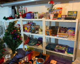 ARTS AND CRAFTS SUPPLIES 