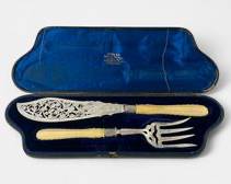 177 Grams Fine Sterling Silver Pierced Fish Blades & Carved Handled Fish Fork & Knife W/ Case

