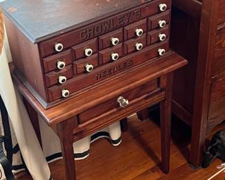 Needle chest; side table