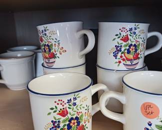 Pretty Vintage Set of Coffee Cups