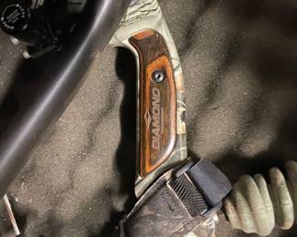 Diamond bow and arrow 