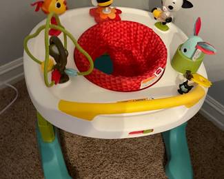 Baby bouncy seat 