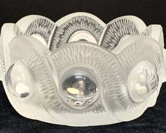 Lot # 2	   $50.00	LALIQUE SIGNED GAO TRINKET DISH	Height 2 in, diameter 3.5 in. Signed Lalique. Originally designed by Rene Lalique in 1934, the dish is in clear and frosted interwoven weave, c. 1960.	Bid at Woodardlipe.com or call 314-899-0098 for more information.