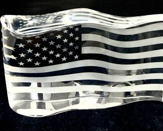 Lot # 14	$50.00	STEUBEN CRYSTAL FLAG SCULPTURE	Width 5.5 in., height 3 in., depth 2 in. Solid leaded crystal flag sculpture. Signed Steuben on the bottom	Bid at Woodardlipe.com or call 314-899-0098 for more information.