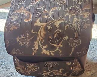 Zippered sewing machine case on wheels