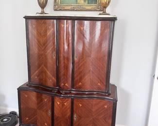 W = 48”
L = 62”
D = 18”
Marble top inlaid $599