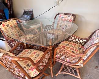 Vintage outdoor / indoor cane chair set 
$250
41”x41” 