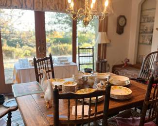 Solid oak trestle table with 2 leaves