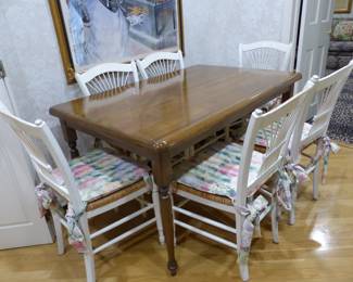 Kitchen table with 6 chairs