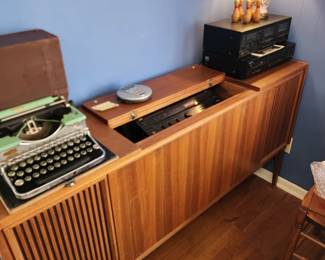 Mid century consul for looks. They stuck thier own stereo in this one.