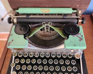 Royal typewriter 