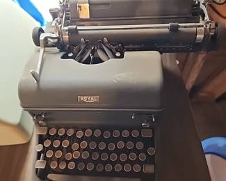 Royal typewriter 
