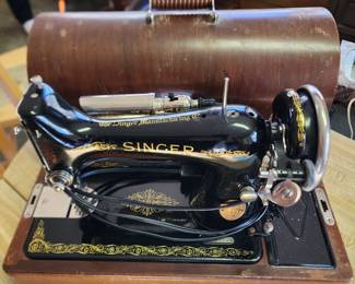Singer sewing machine with nice case