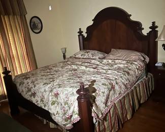 king size bed with bedding