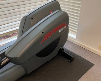 Another view of the Life Fitness 9500 HR elliptical - rear drive - like new