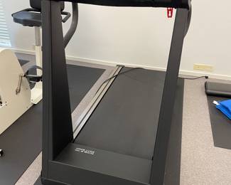 TRUE 700 S.O.F. T. treadmill - like new