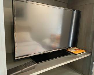 Samsung TV - 32"